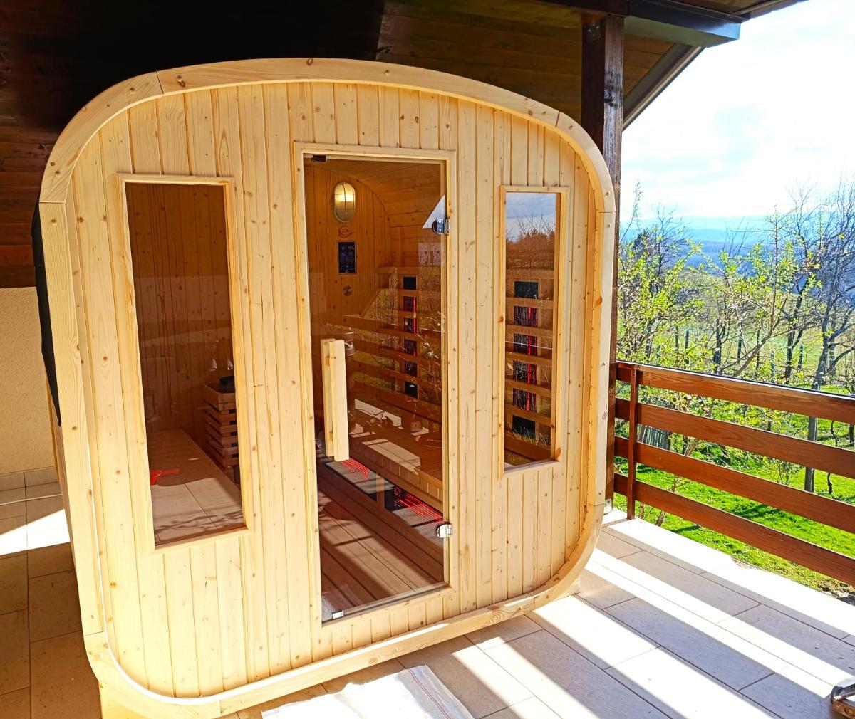 Holiday Home Dandelion with Hot Tub & Sauna - Housity