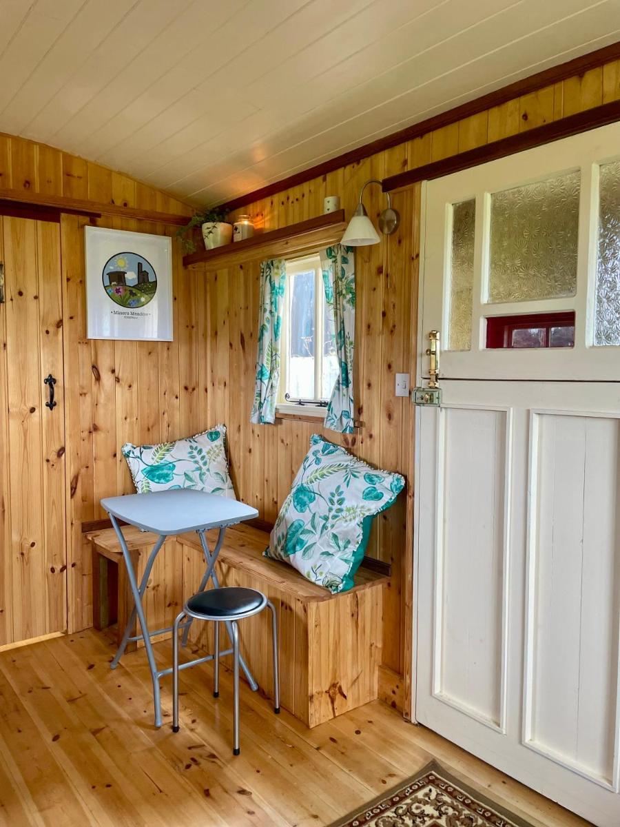 Miners_meadow self contained Shepherds hut - Housity