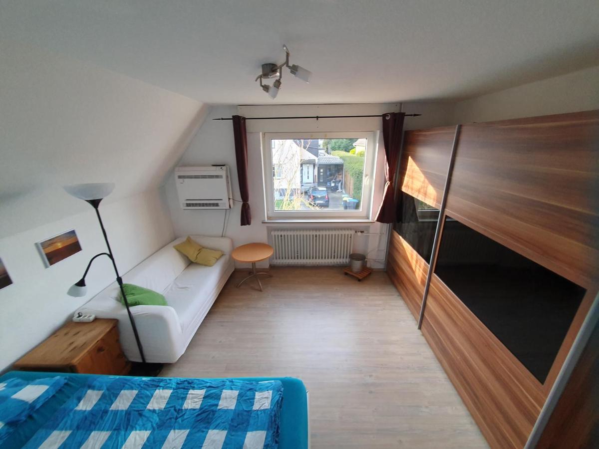 Geräumiges Ferienhaus in Bad Salzuflen mit einfacher Ausstattung, für Geschäftsreisende, Gruppen oder Familien geeignet, 4 Schlafzimmer - Housity