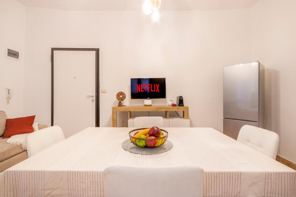 Appartamento zona Centro-Pomposa WiFi&Netflix - Housity