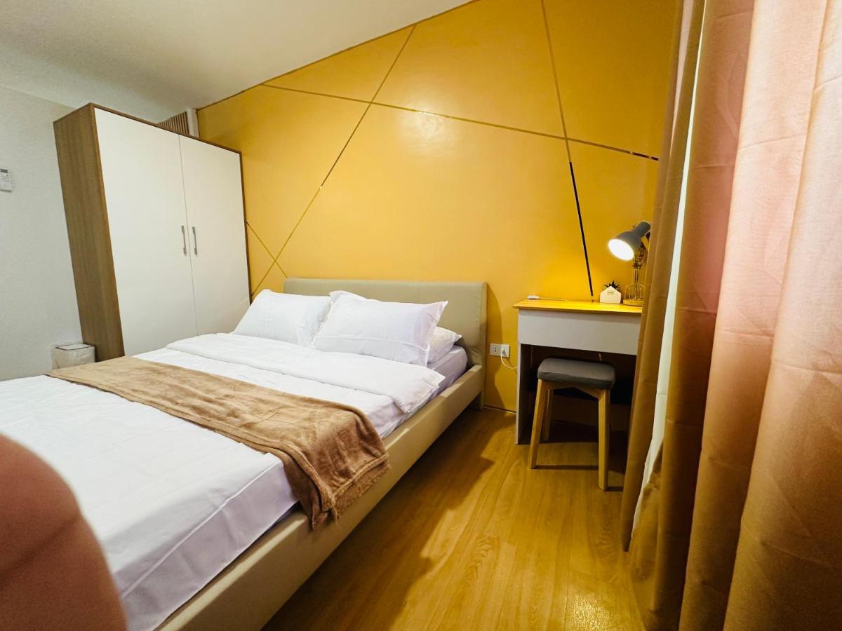 Raven's Nest Cozy Condo with Netflix Wi-fi in Imus - Housity