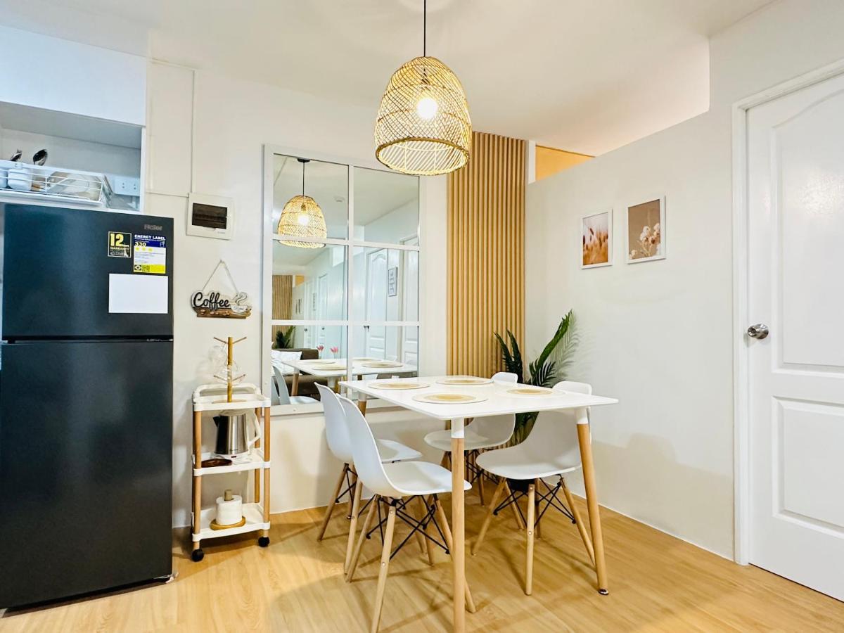 Raven's Nest Cozy Condo with Netflix Wi-fi in Imus - Housity