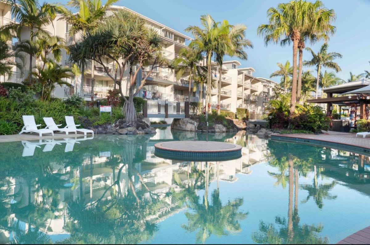 Ocean View - Alexandra Headlands Beachfront Unit - Housity