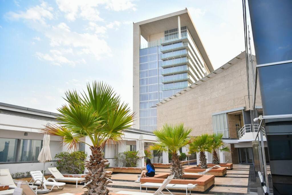 Heart of DIFC: SKY Gardens Modern Chic Studio - Housity
