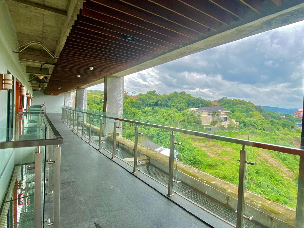 Oak Tree Emerald Hotel & Coventions Semarang - Housity