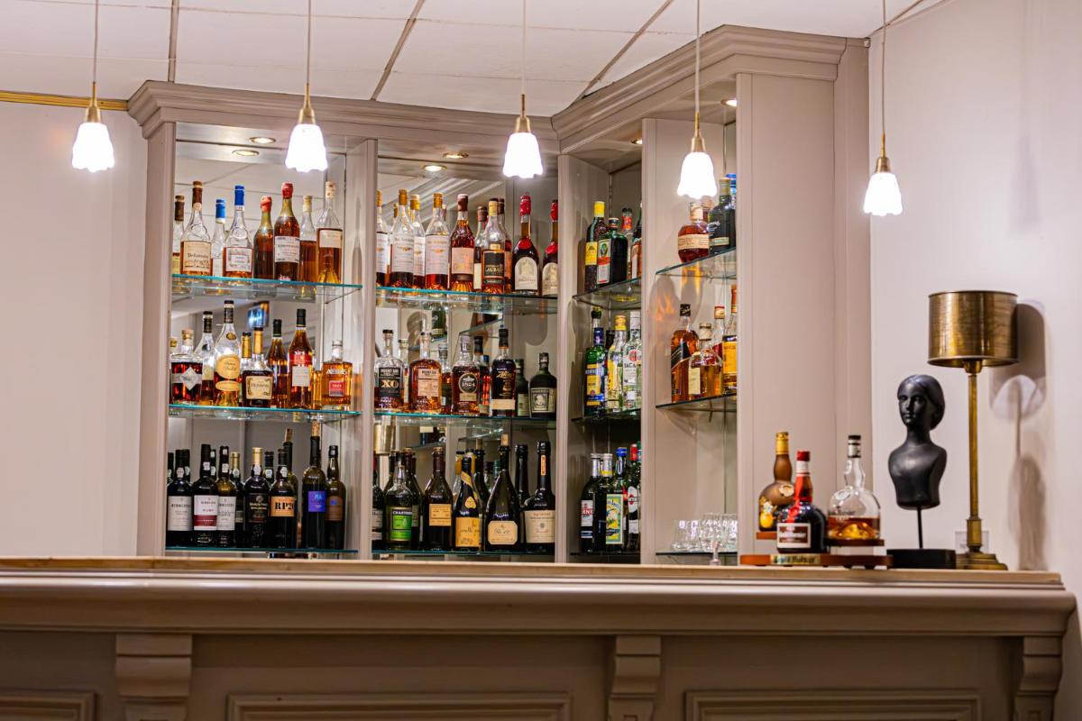 Boissons dans l'établissement Logis Hostellerie des Clos et restaurant Bistrot des grands crus