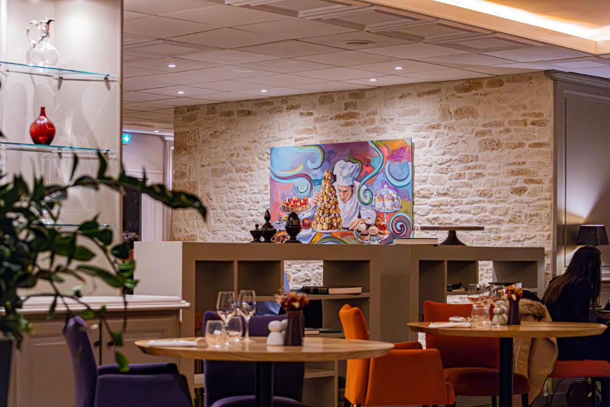 Restaurant ou autre lieu de restauration dans l'établissement Logis Hostellerie des Clos et restaurant Bistrot des grands crus
