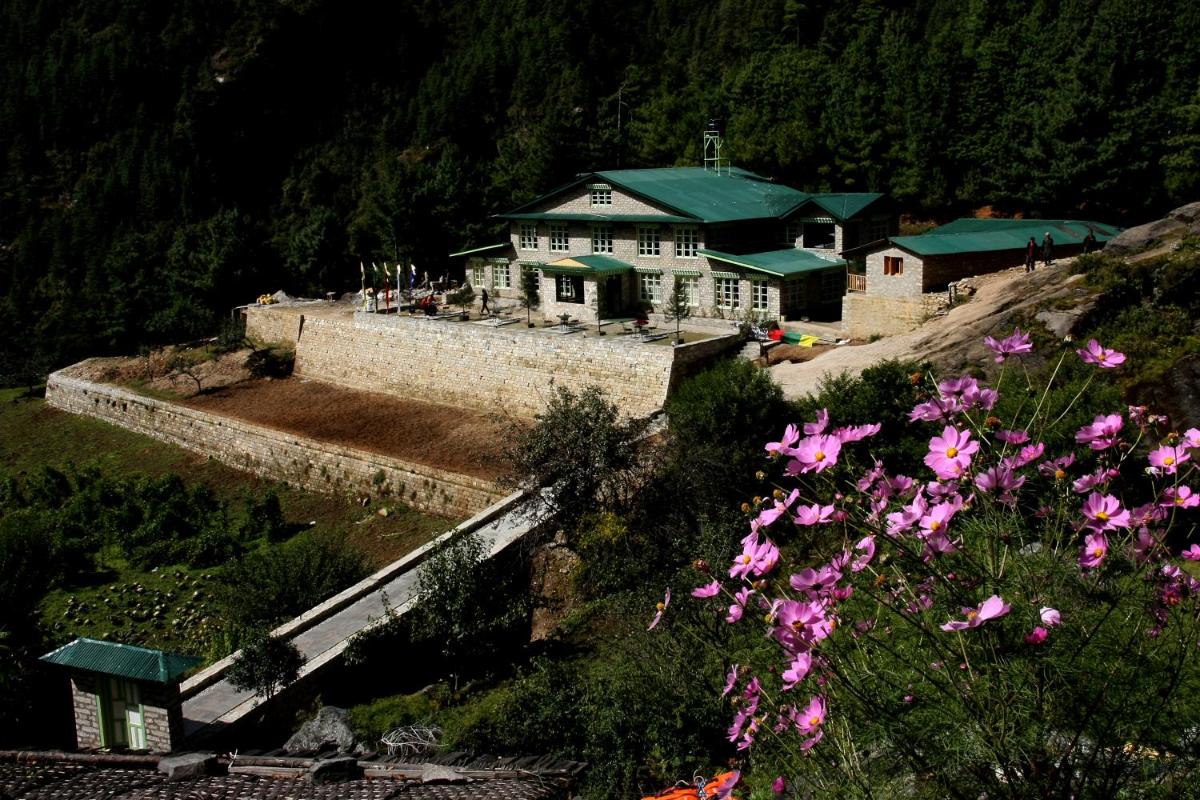 Mountain Lodges of Nepal - Monjo - Housity
