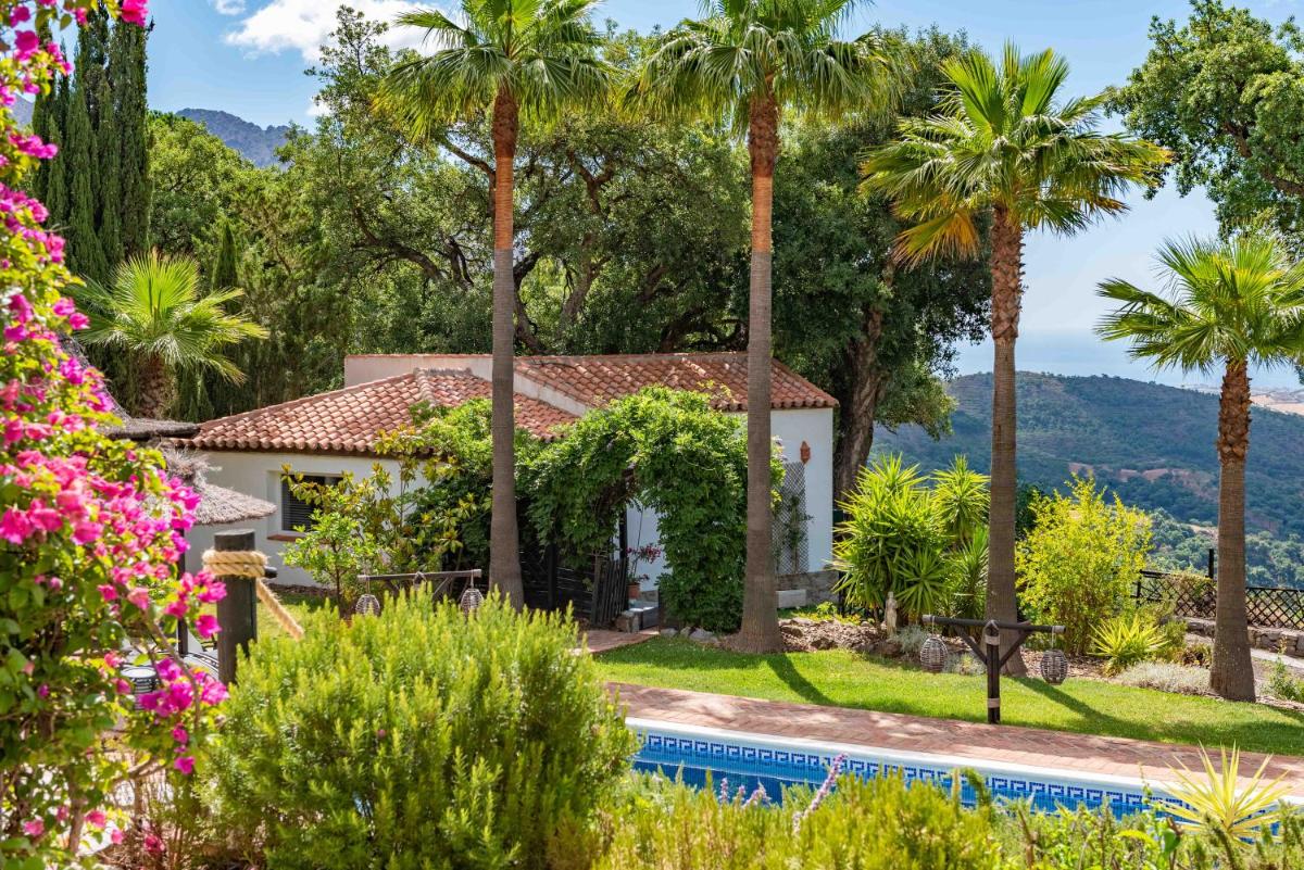 Luxury country house with pool and breathtaking views - Housity