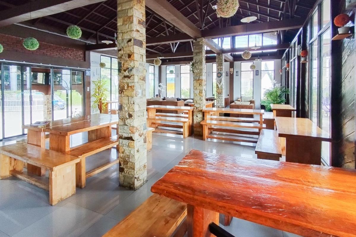 AS Resto,Café & Hotel Mitra RedDoorz - Housity