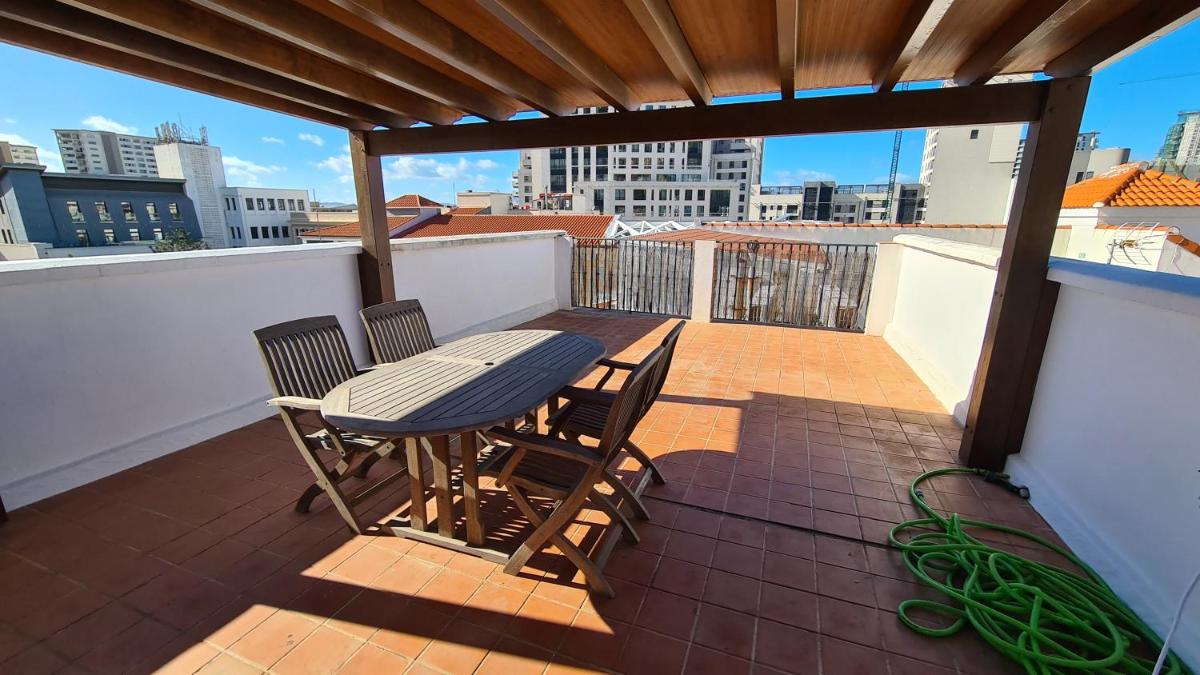 Gibraltar Town Centre Flat with Roof Terrace - Housity