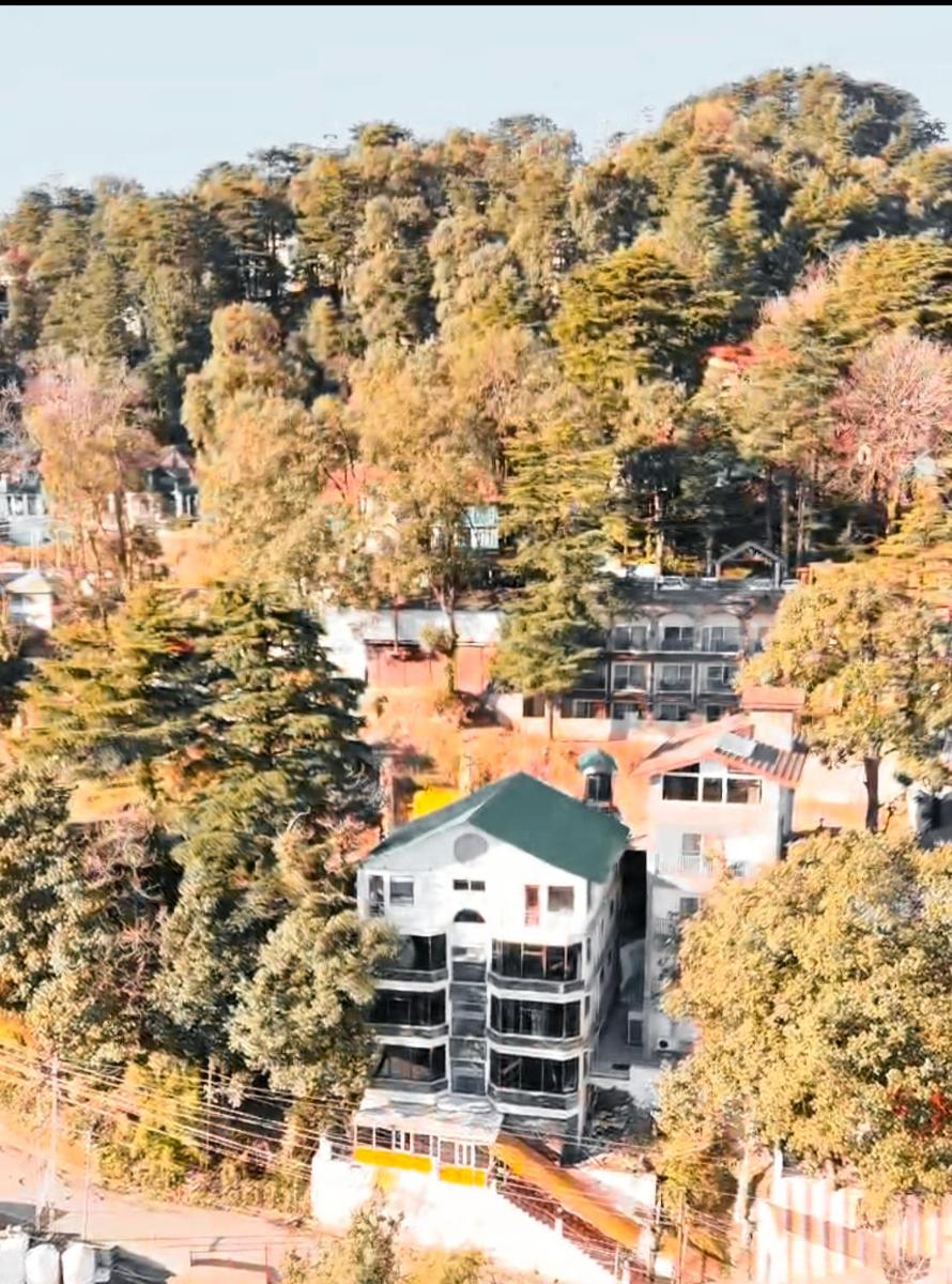Hotel Holiday Dalhousie - Near Ghandhi Chowk Mall Road - Housity