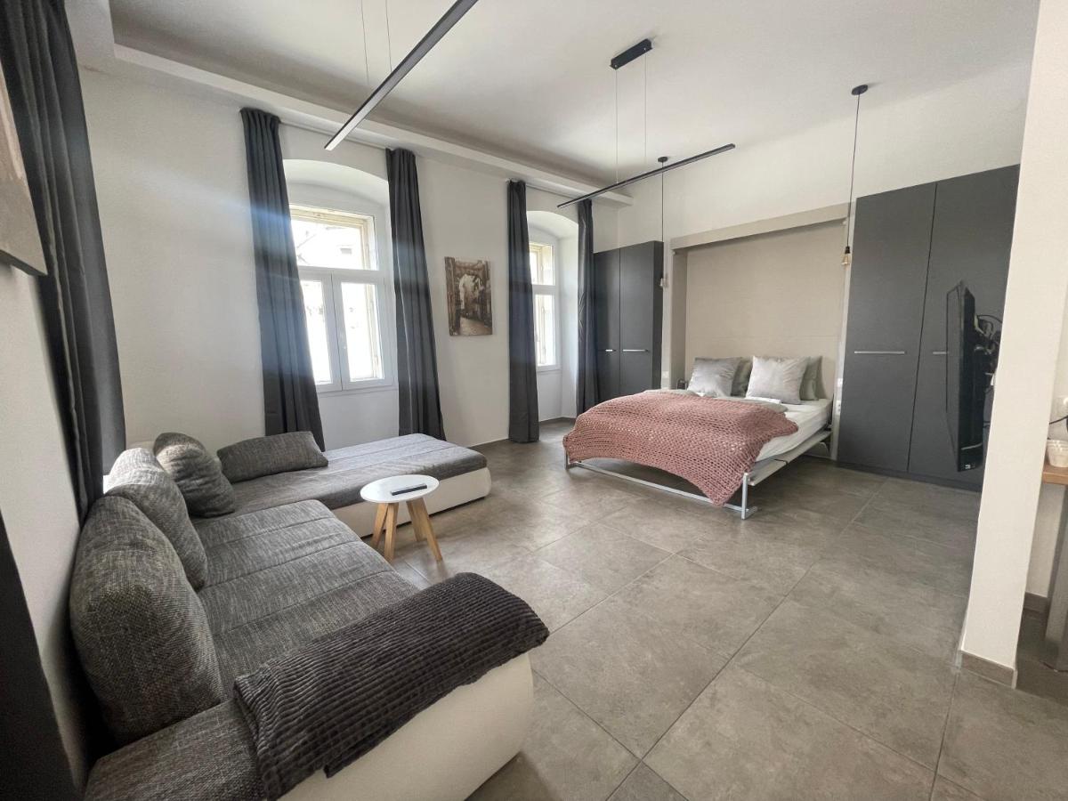 Plaza Teatro & Piazzale Teatro - Housity
