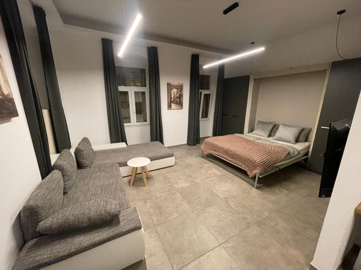 Plaza Teatro & Piazzale Teatro - Housity
