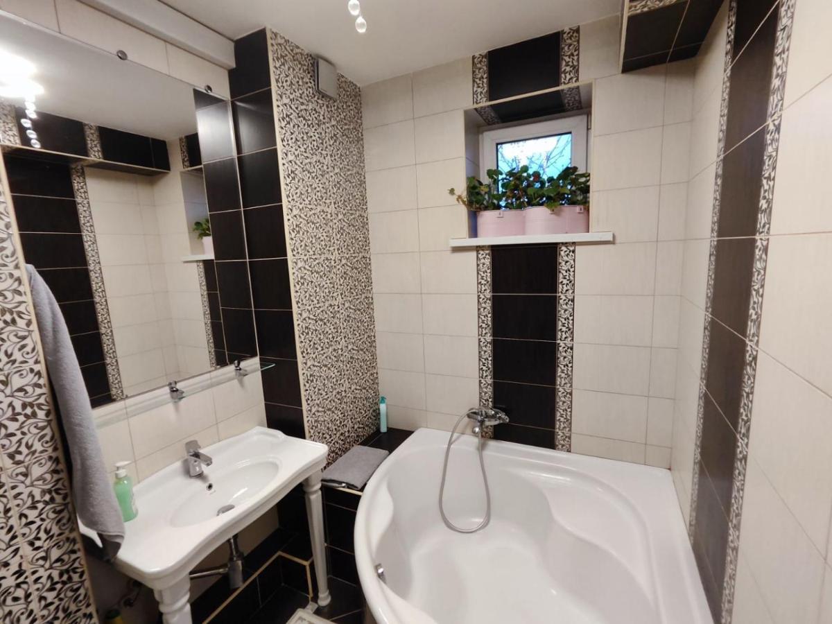 Gold Rose Apartament - Housity