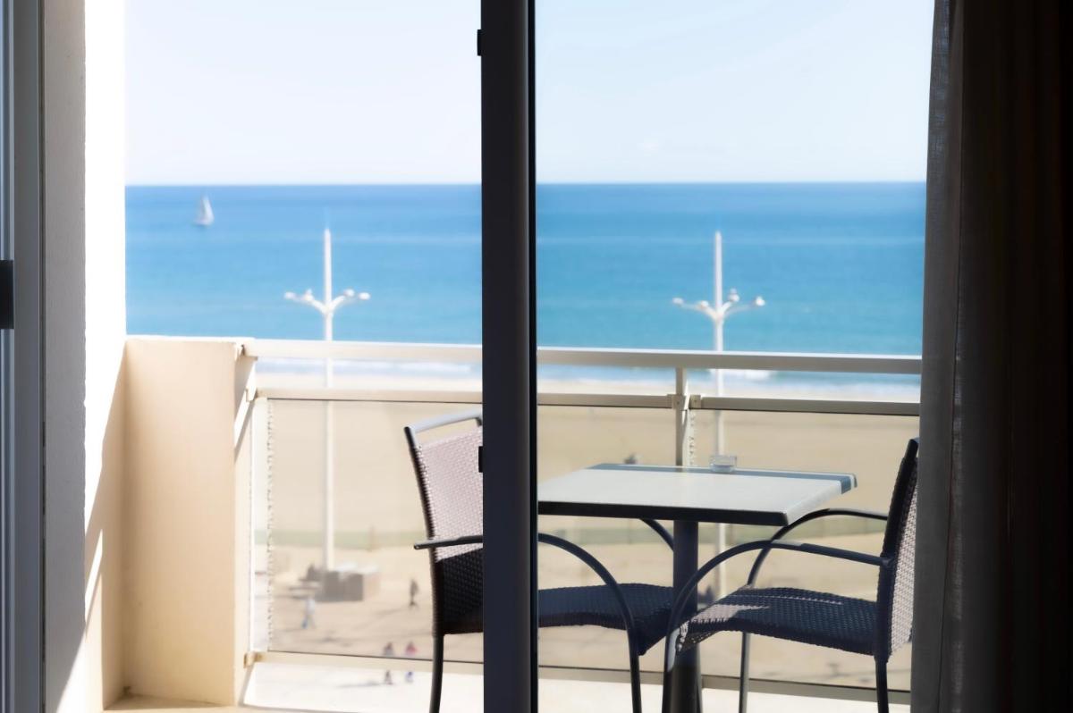 Vue générale sur la mer ou vue sur la mer prise depuis l'hôtel