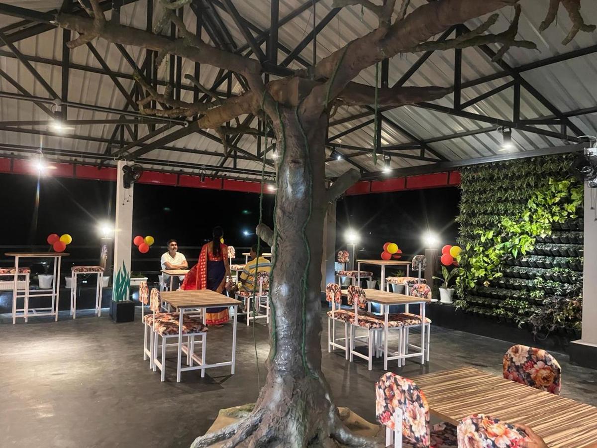 HOTEL AARNA - Housity