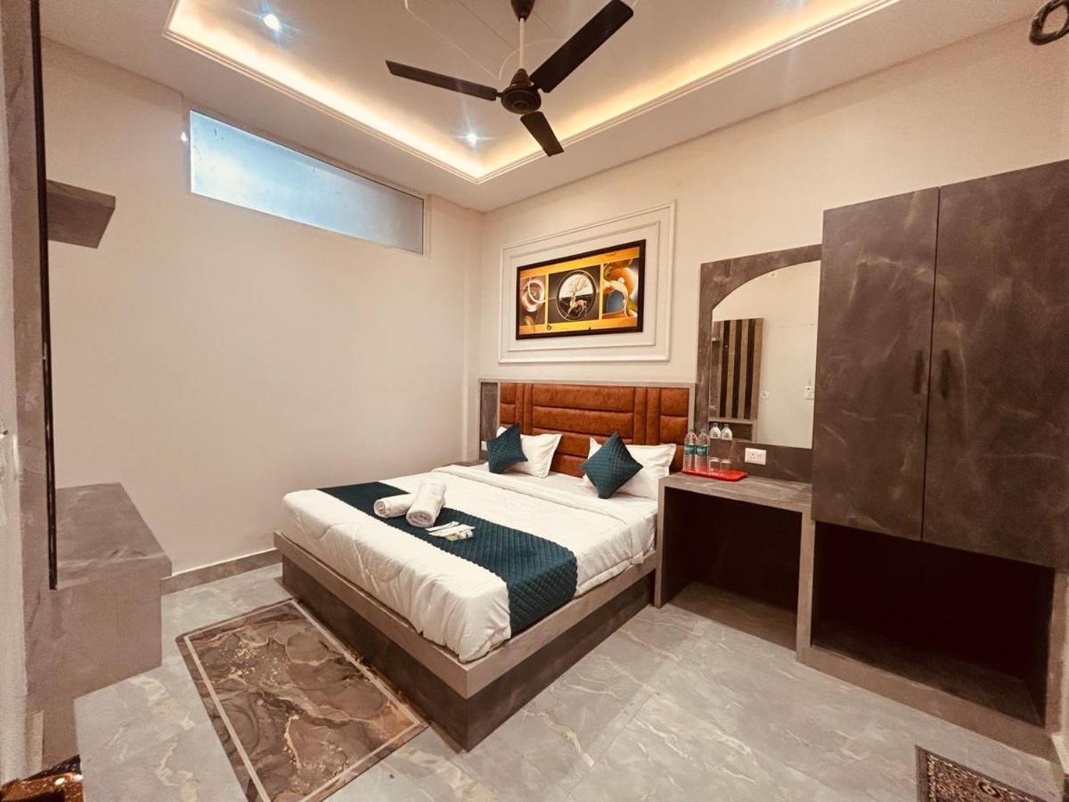The Solitaire Express Vrindavan - Housity