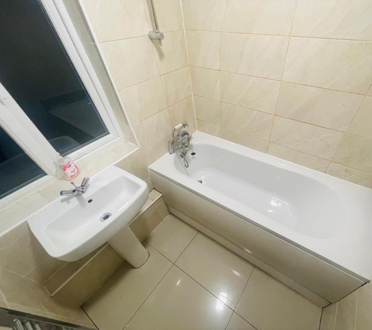 Double Room near Canary Wharf 28 - Housity