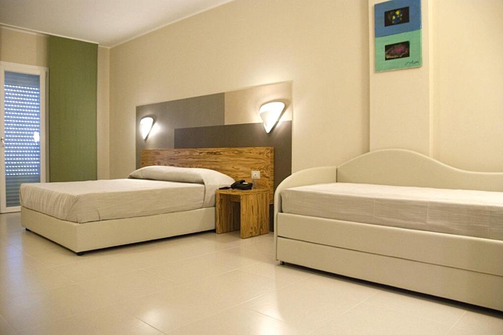 Hotel la Spiaggia - Housity