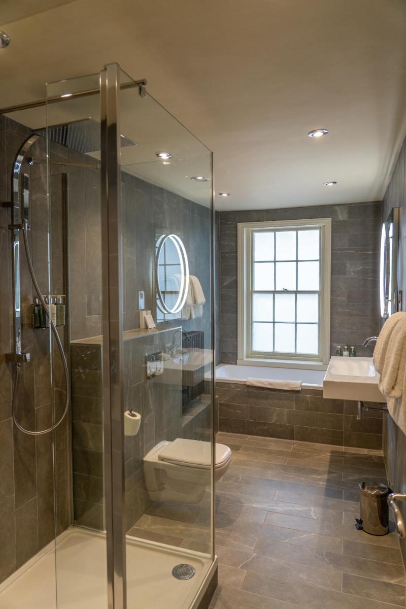 The Pier Hotel - Housity