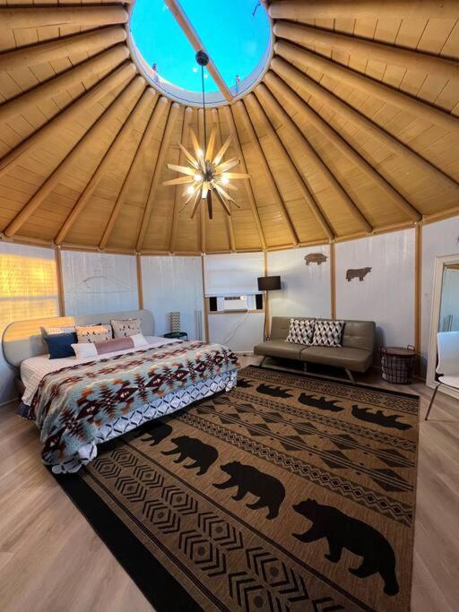 Glamping-Sky Dome Yurt-Tiny House-2 modern composting toilet - Housity