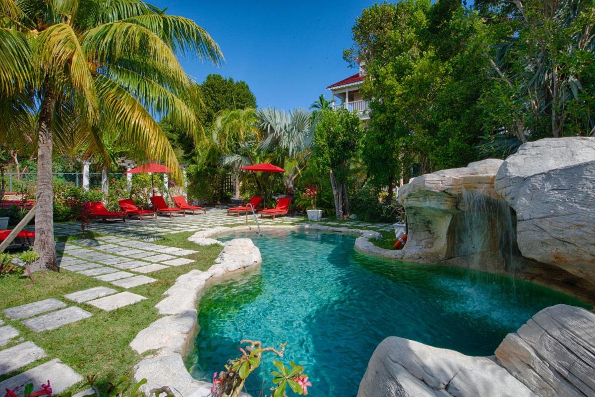 A Stone's Throw Away - Housity