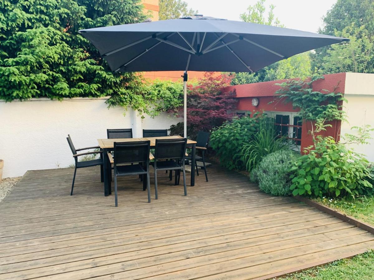 Charmante maison de ville avec jardin et piscine - Housity