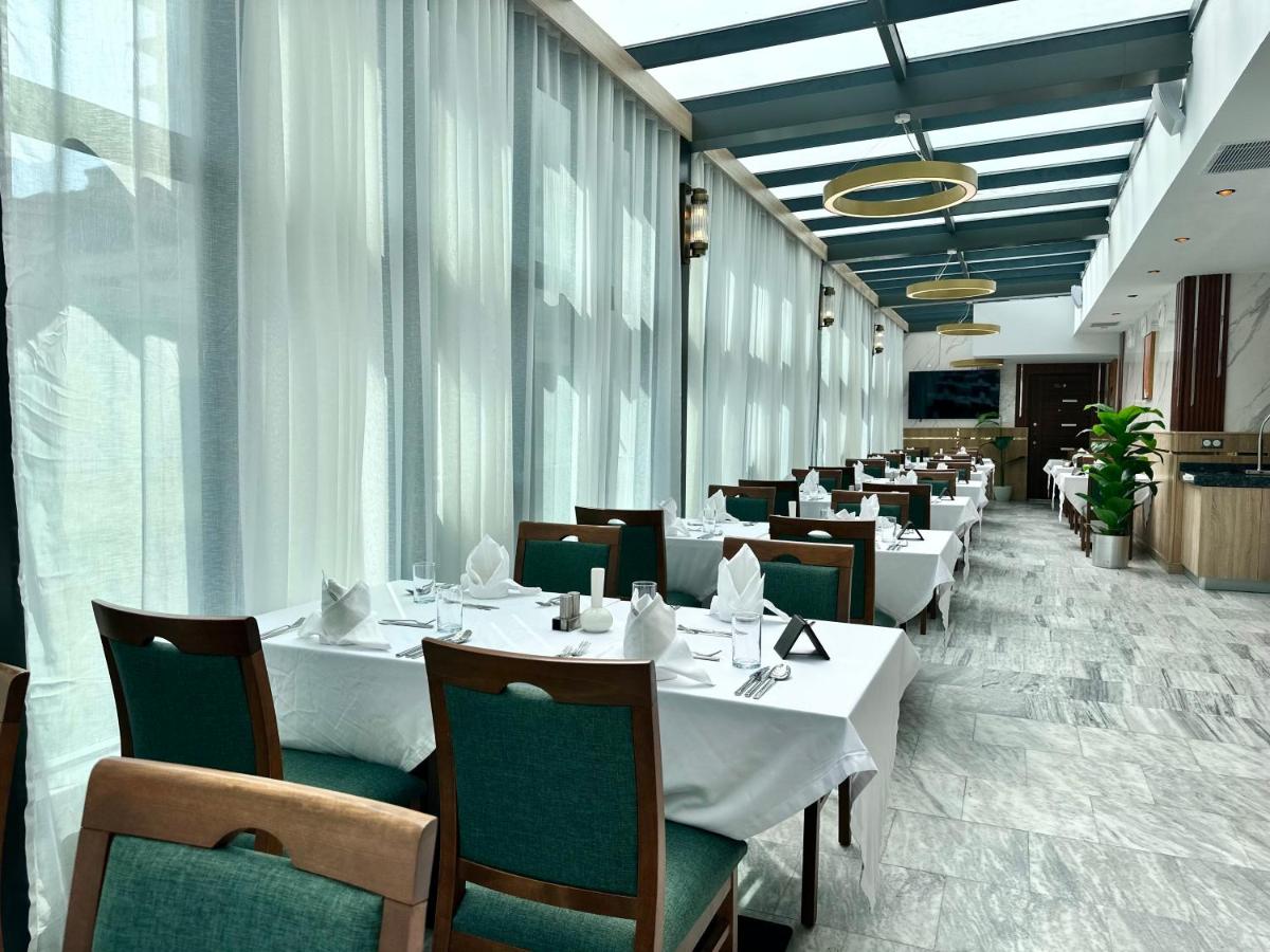 2H Hotel - Housity