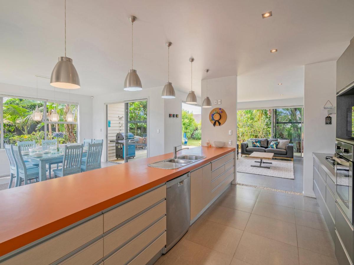Acacia Cote - Whitianga Holiday Home - Housity