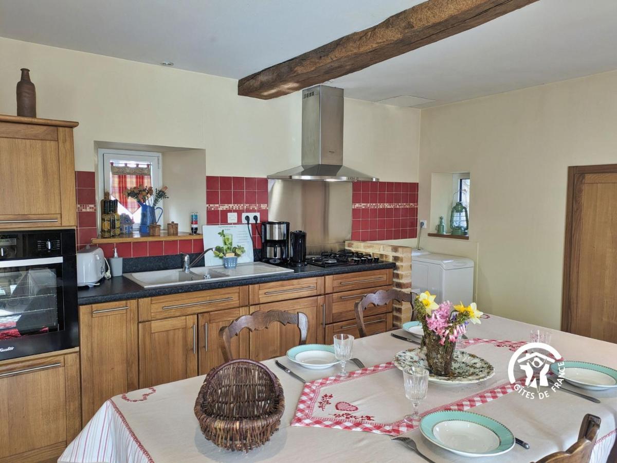 Gîte Sainte-Suzanne-et-Chammes, 2 pièces, 2 personnes - FR-1-600-158 - Housity