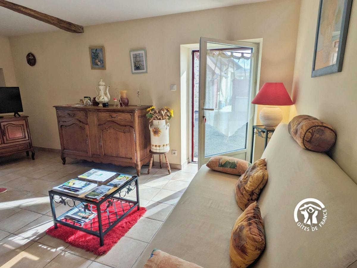 Gîte Sainte-Suzanne-et-Chammes, 2 pièces, 2 personnes - FR-1-600-158 - Housity