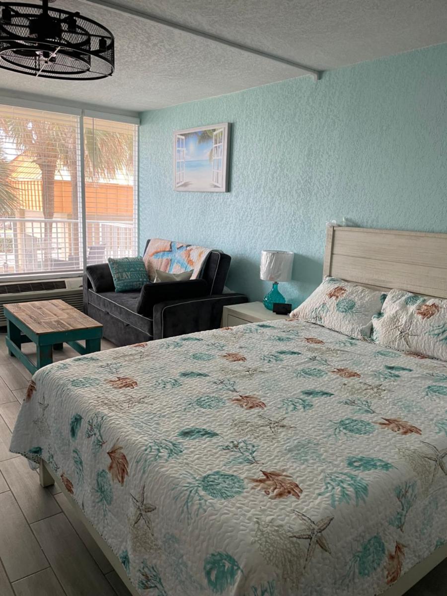 Ocean Views Retreat . Enjoy the Ocean View from your balcony - Housity