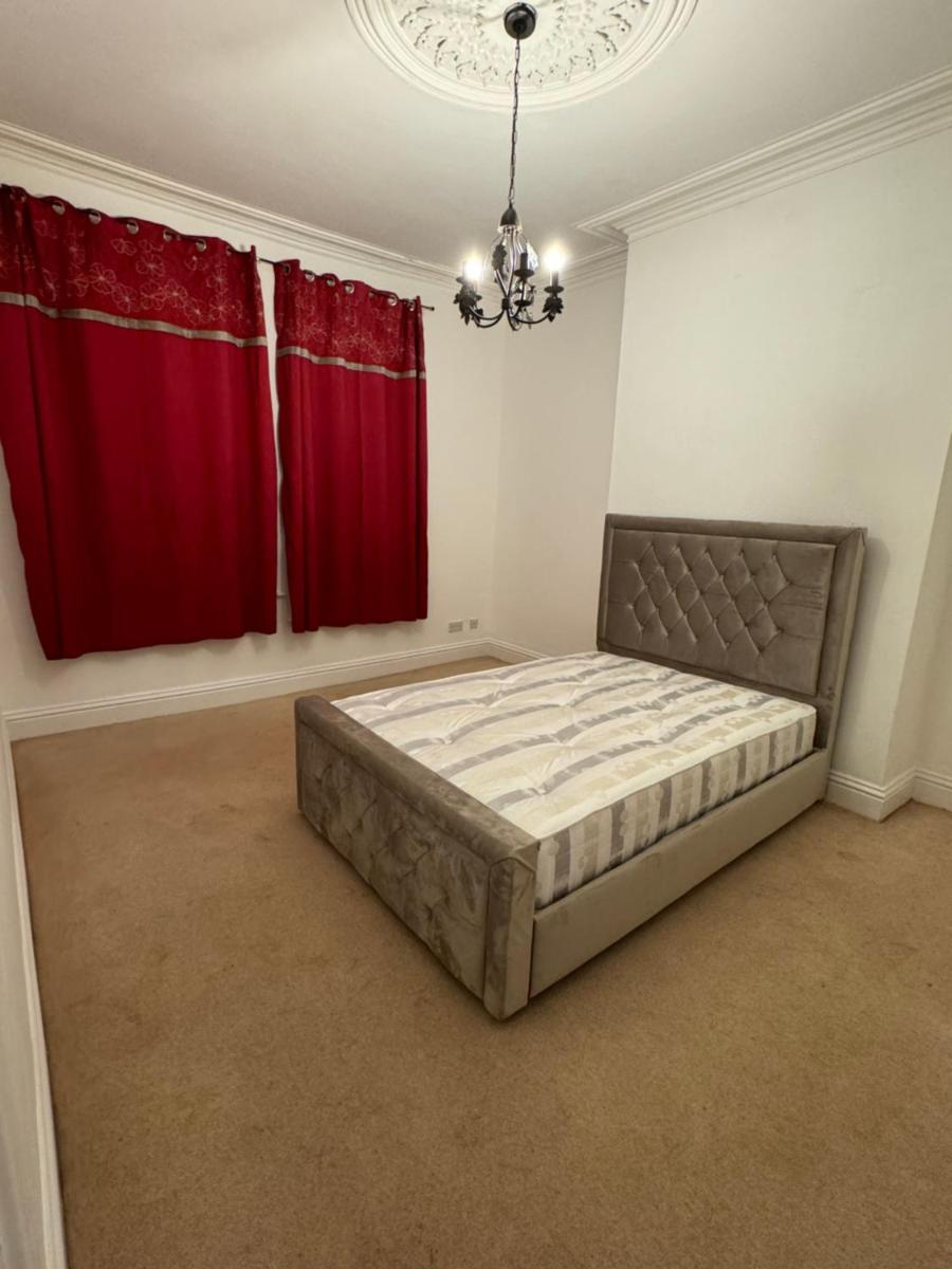 Room No 1 - Housity