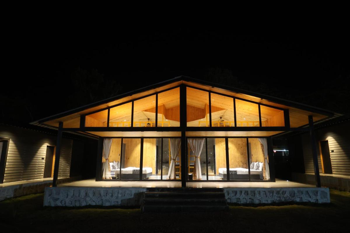 Shreephal luxurious Resort- Best resort in saputara - Housity