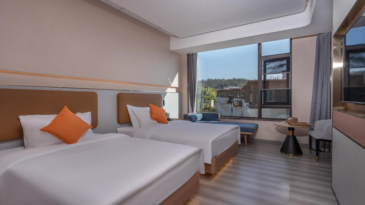 Hawthorn by Wyndham Honghe Mile Hot Spring - Housity