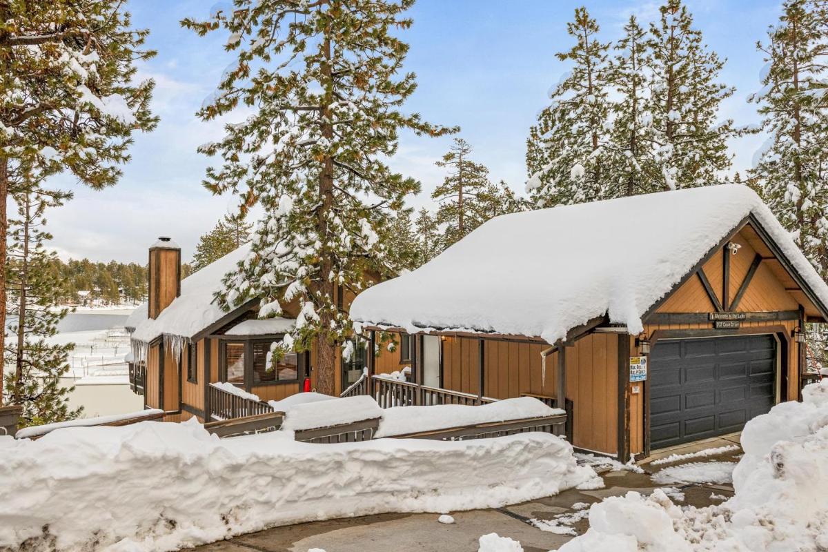 LAKEFRONT The COVE - On the Lake - Housity