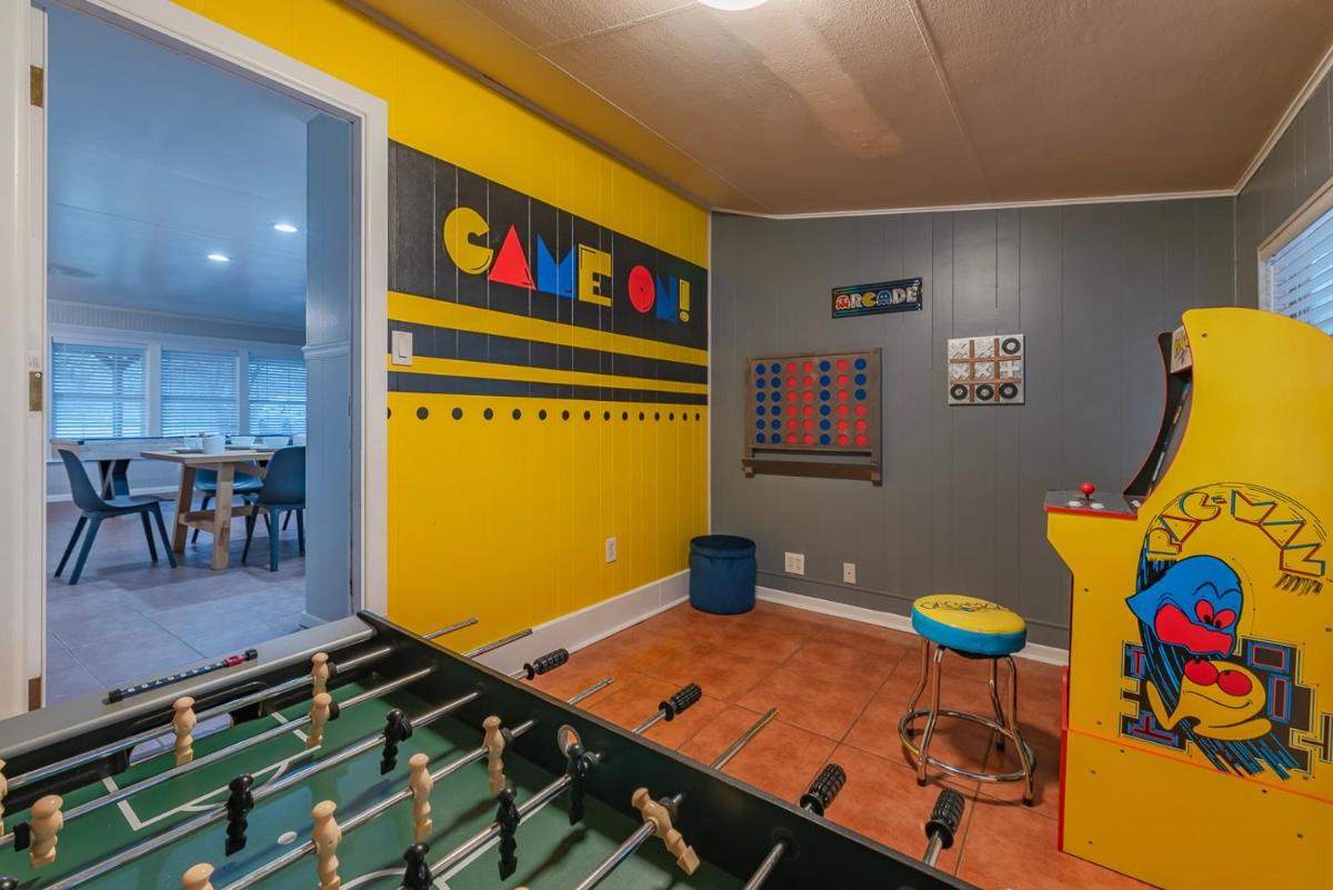 Texas Vacation Home, Game Room & Pool By Sixflags - Housity