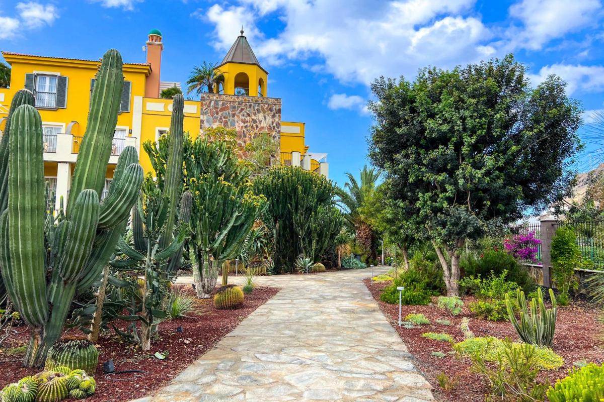 Jardín al aire libre en Hotel Cordial Mogán Playa