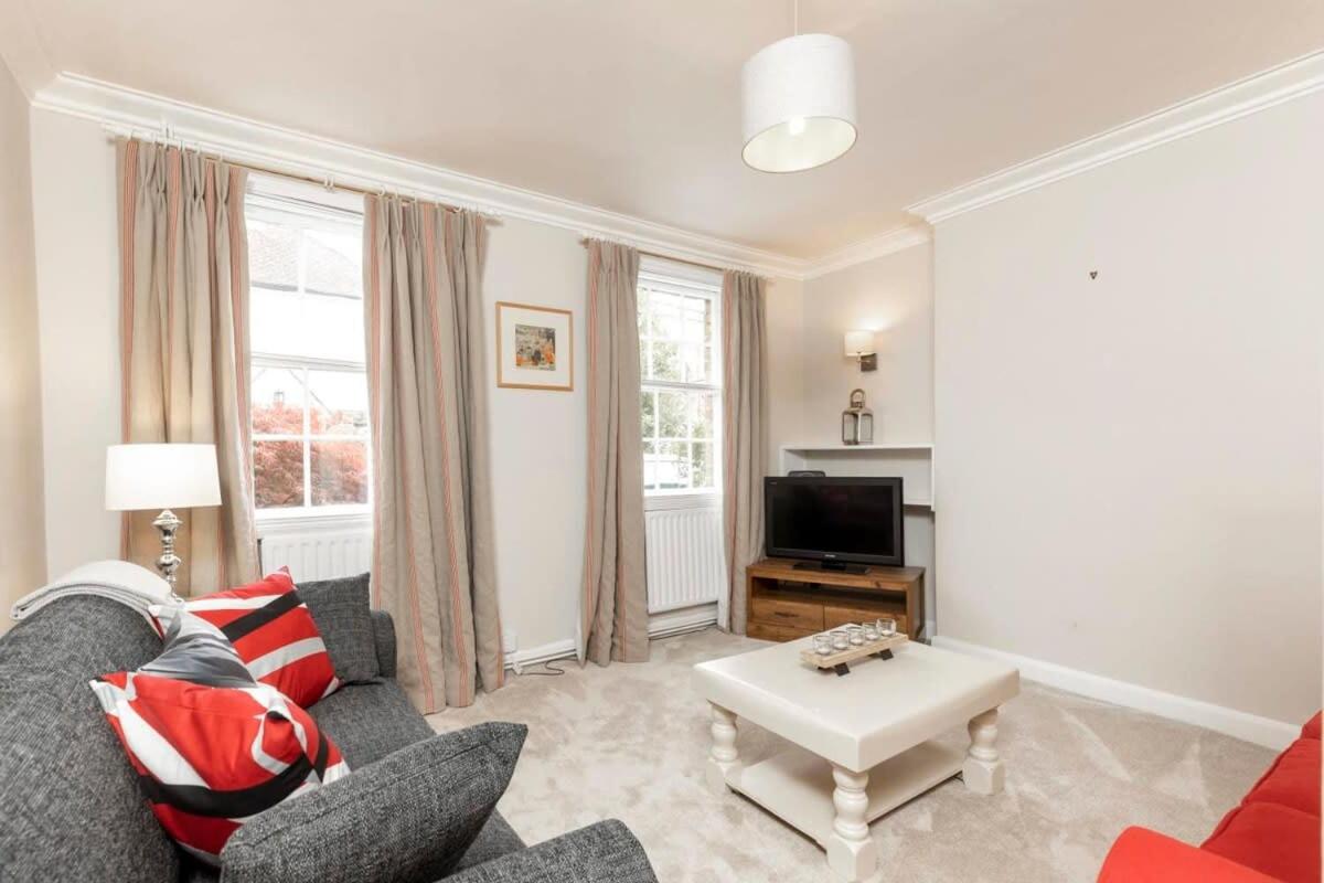 Independence House - Housity