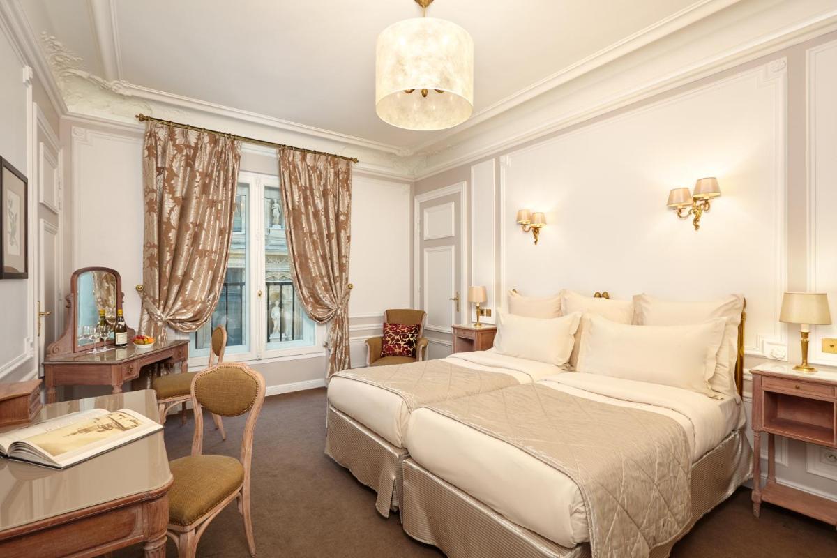 Un ou plusieurs lits dans un hébergement de l'établissement Hôtel Regina Louvre Un ou plusieurs lits dans un hébergement de l'établissement Hôtel Regina Louvre