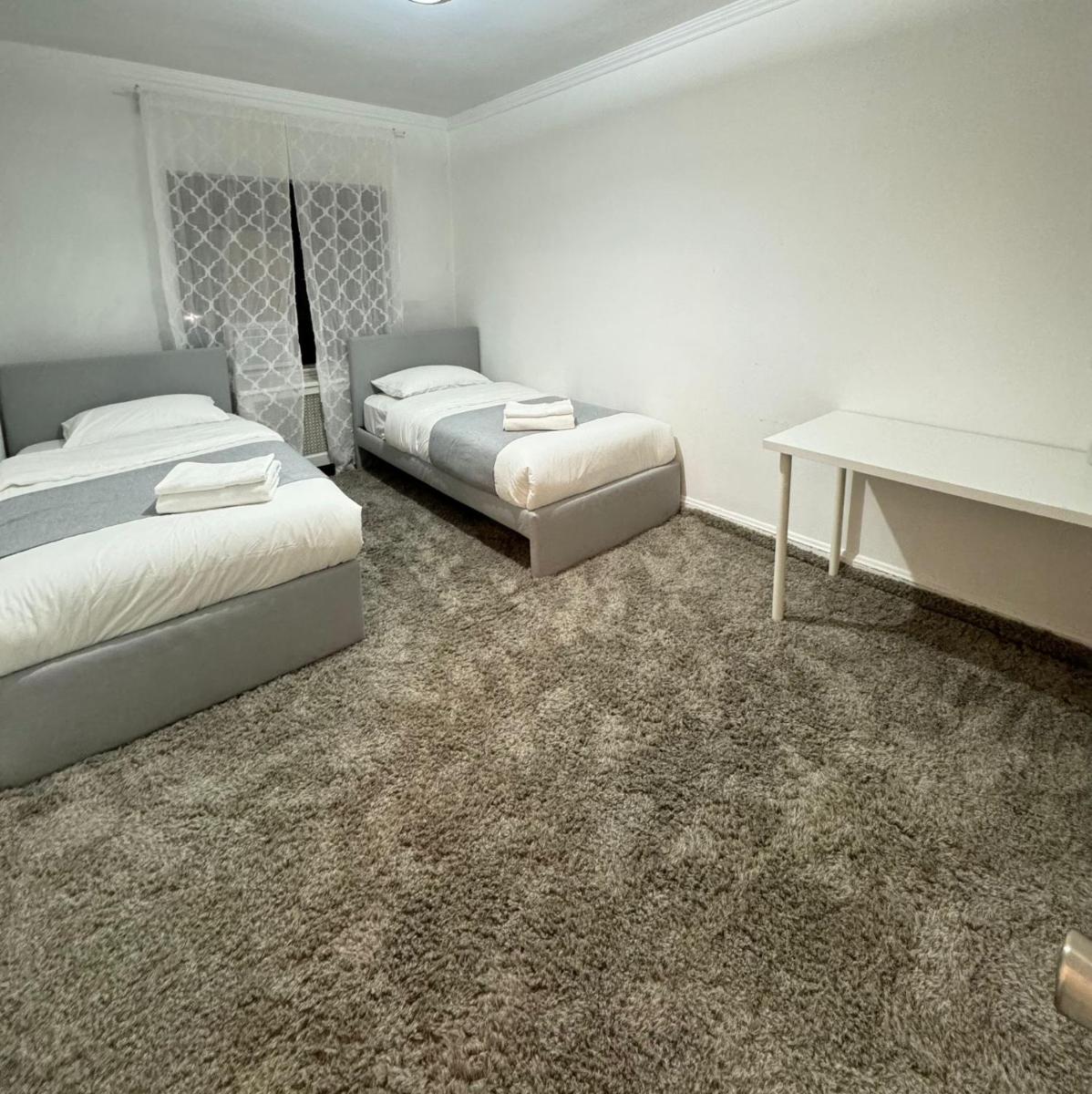 Stay Rego Park - Housity