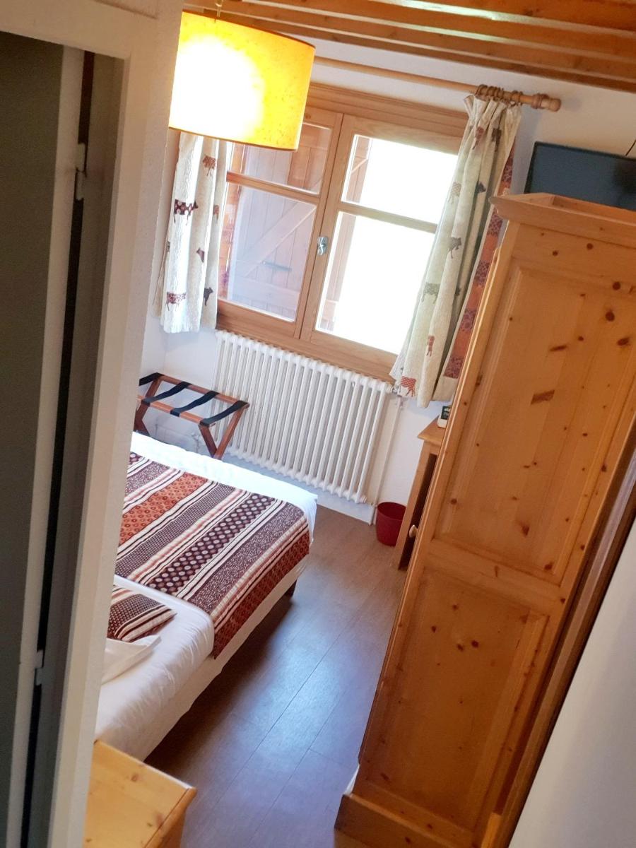Un ou plusieurs lits dans un hébergement de l'établissement Logis Hôtel Les Peupliers