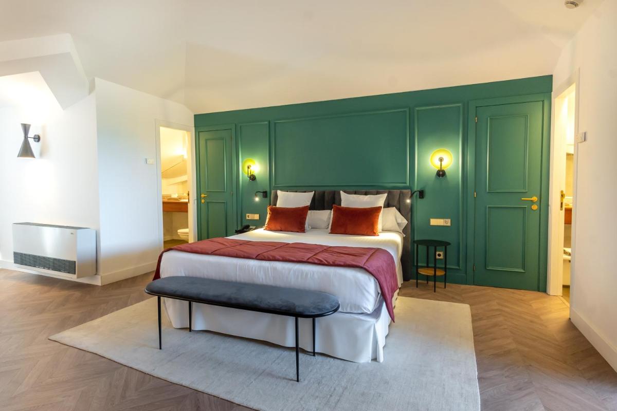 Cama o camas de una habitación en Hotel TorreMirona Golf & Spa