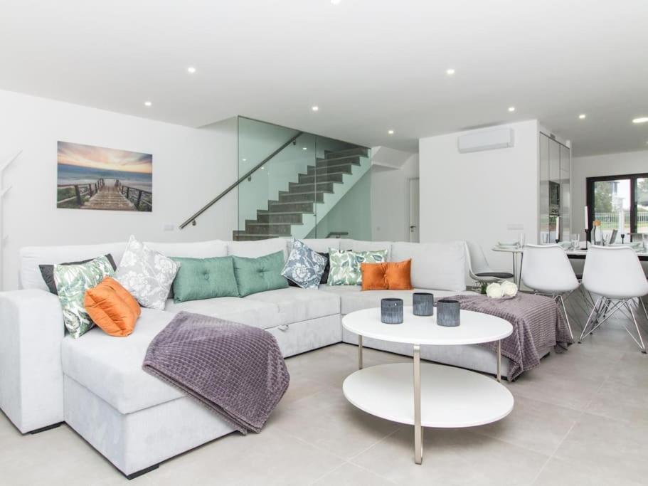 Mamma Mia House - Sea View & Pool and Garden & BBQ - Housity