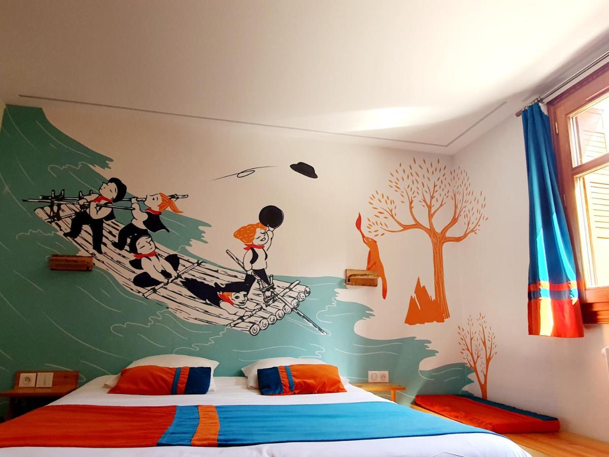 Un ou plusieurs lits dans un hébergement de l'établissement Logis Hôtel Les Peupliers