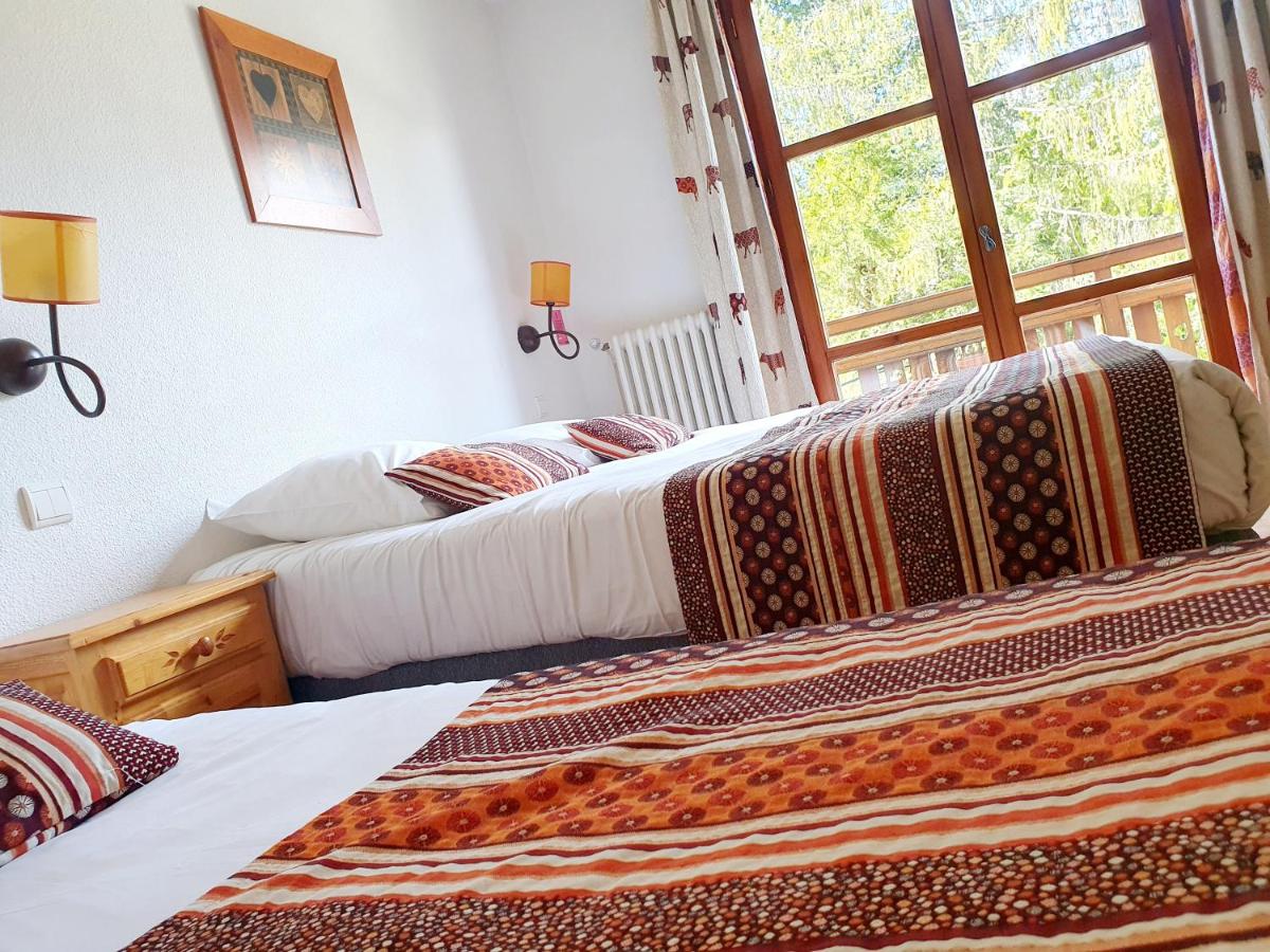 Un ou plusieurs lits dans un hébergement de l'établissement Logis Hôtel Les Peupliers