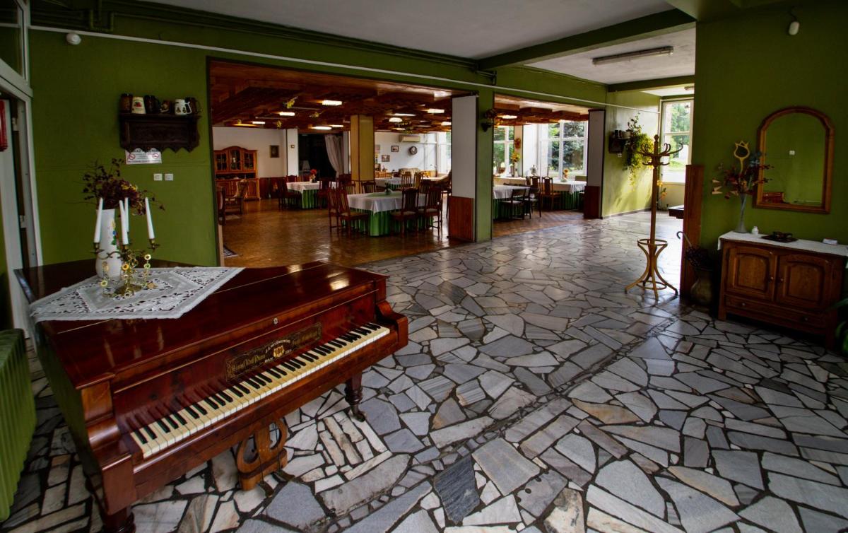 Zajazd Grodek Bujak Robert Naclegi i Restauracja - Hizvo