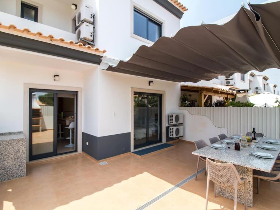 Magnólia O House - Pool View & Privat Garden & Garage - Housity