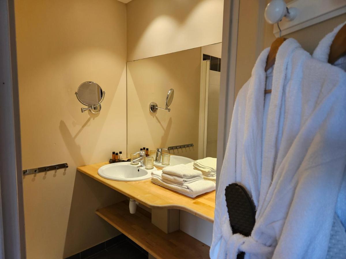 Salle de bains dans l'établissement La Fraîchette-Hôtel & Spa